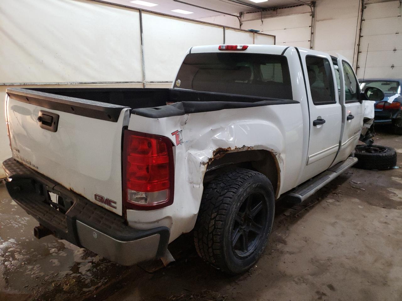 Photo 4 from auction – 2011 GMC SIERRA K15 with VIN 3GTP2VE31BG137259