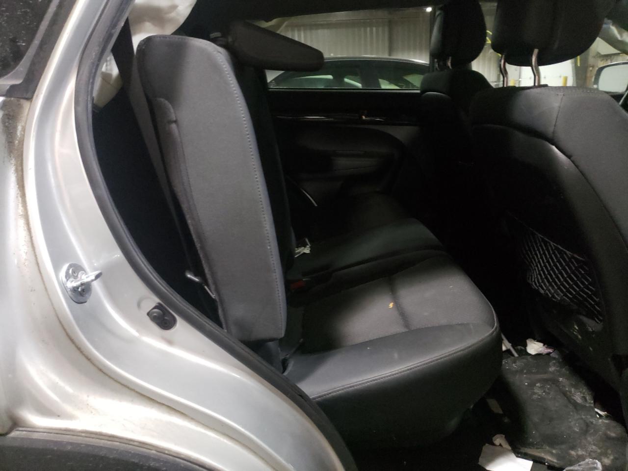 Photo 6 from auction – 2011 KIA SORENTO BA with VIN 5XYKTDA16BG017607