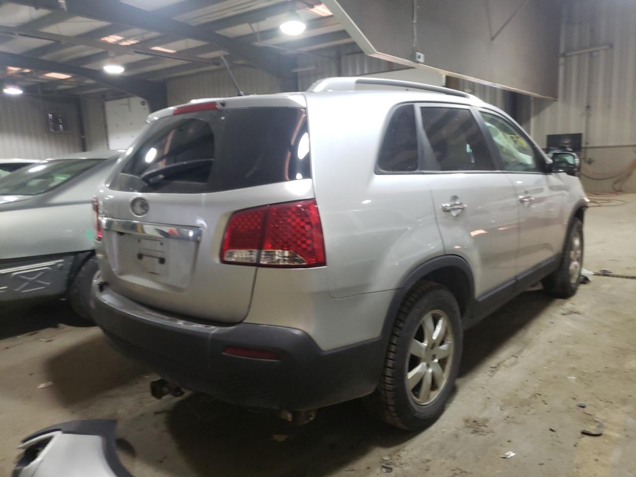 Photo 4 from auction – 2011 KIA SORENTO BA with VIN 5XYKTDA16BG017607