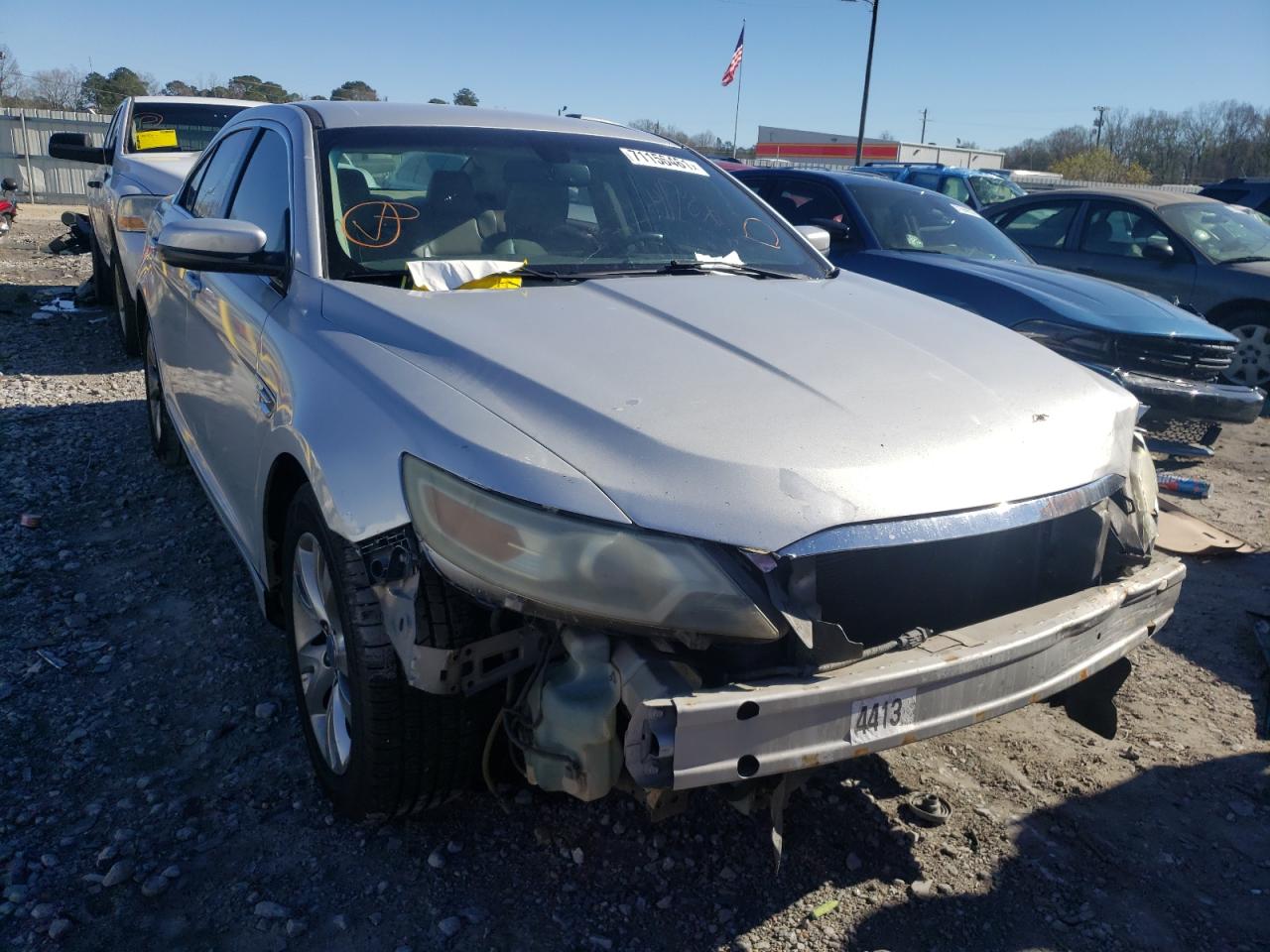 FORD TAURUS SEL 2010 مع رقم تعريف المركبة 1FAHP2EW4AG117554 - صورة من المزاد