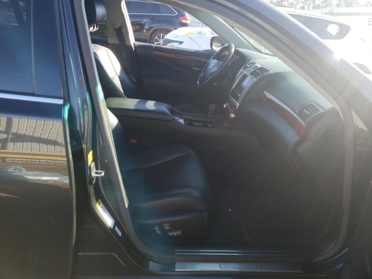 Photo 5 from auction – 2011 LEXUS LS 460 with VIN JTHBL5EF6B5106192