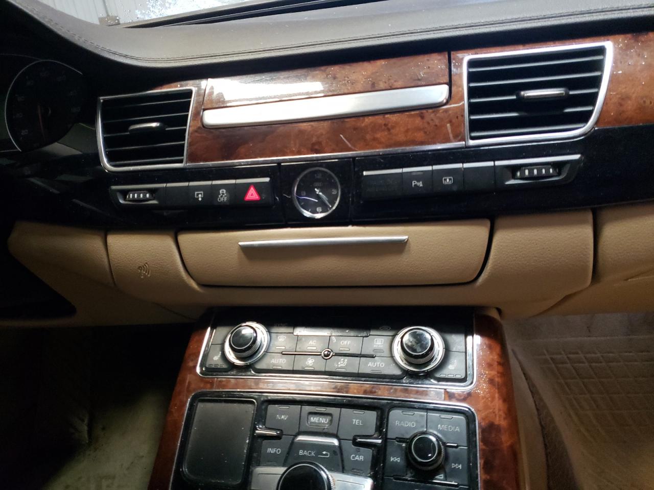 Foto 9 de la subasta – 2011 AUDI A8 L QUATT con VIN WAURVAFD2BN005213