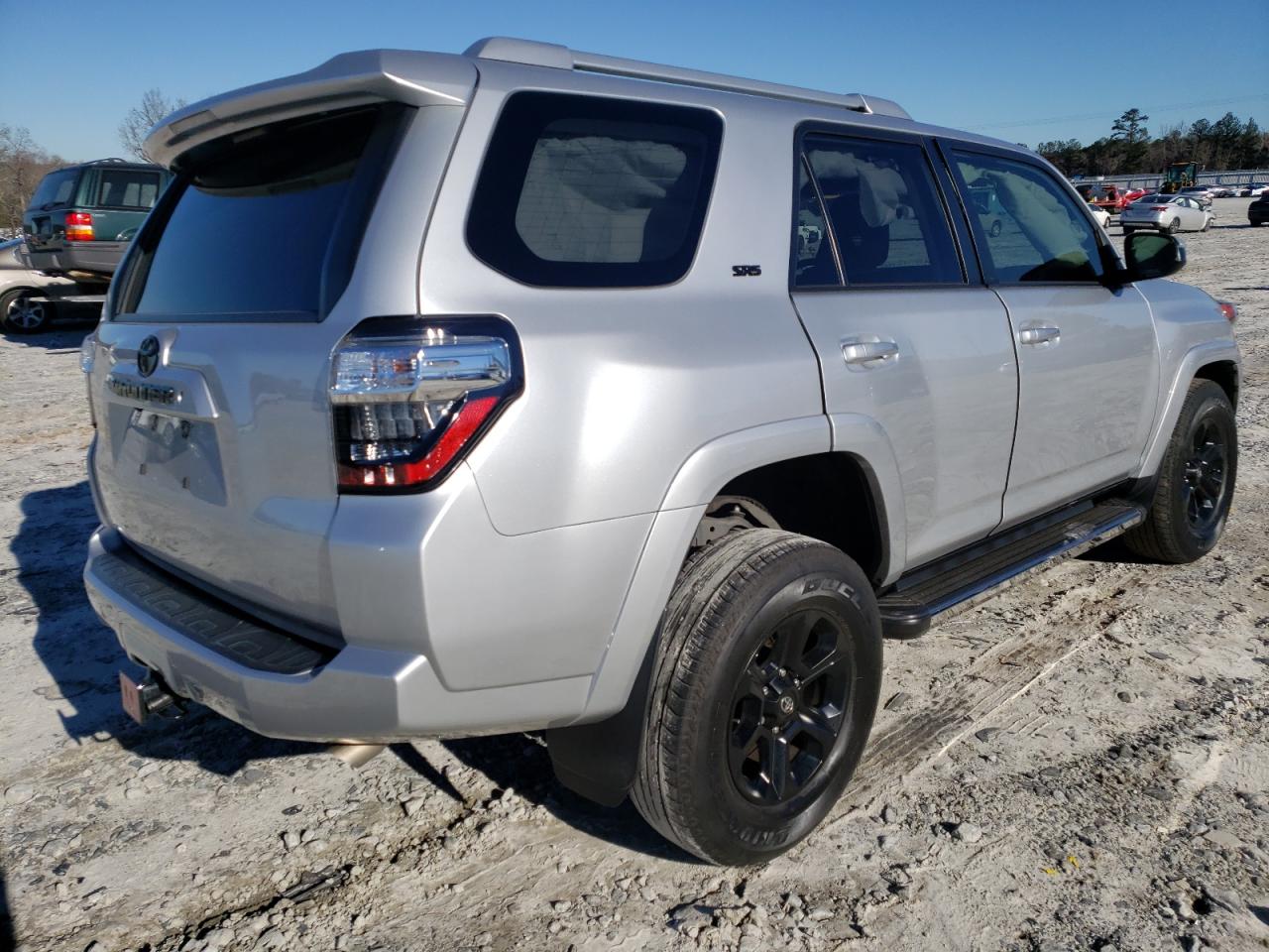 Photo 4 from auction – 2018 TOYOTA 4RUNNER SR with VIN JTEZU5JR5J5171252