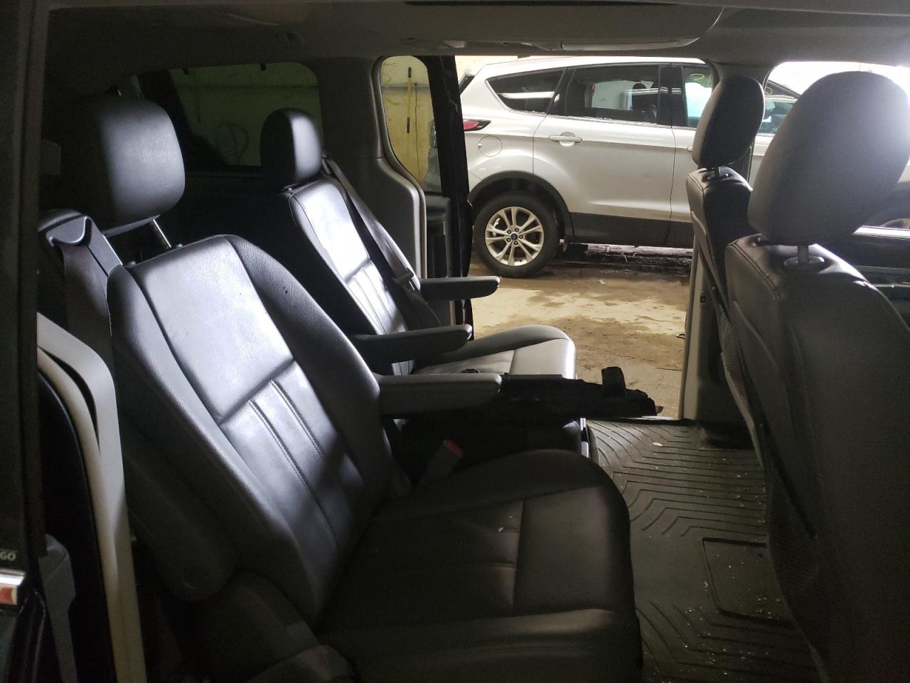 Photo 6 from auction – 2010 CHRYSLER TOWN & COU with VIN 2A4RR5DX3AR150820