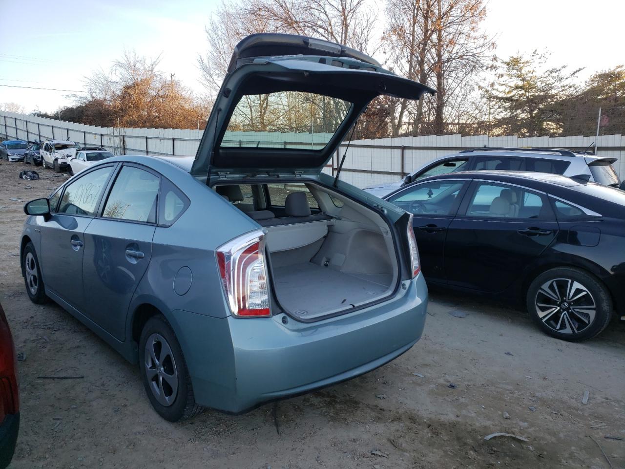 Photo 3 from auction – 2013 TOYOTA PRIUS with VIN JTDKN3DU2D5672885