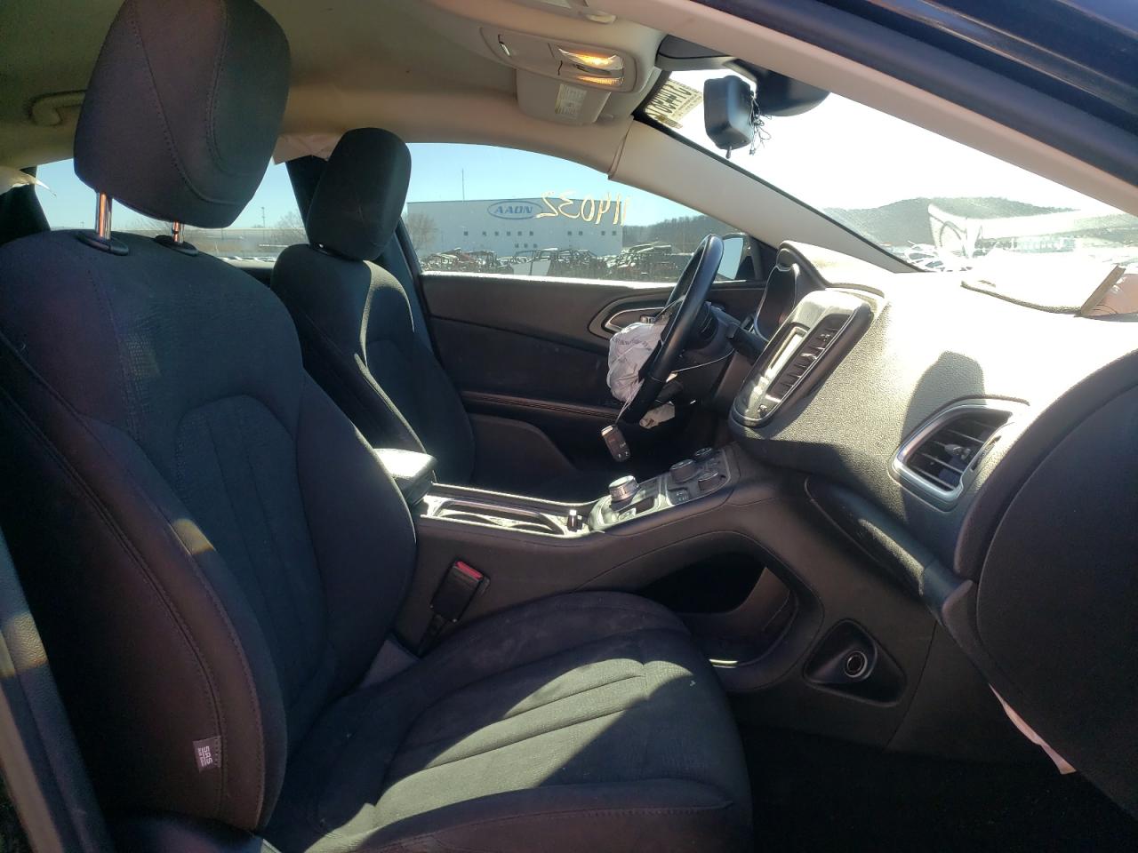 Photo 5 from auction – 2015 CHRYSLER 200 LIMITE with VIN 1C3CCCAB5FN745980