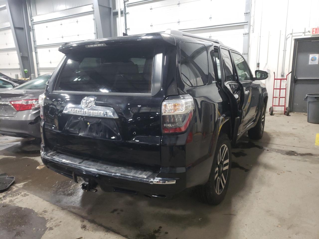 Photo 4 from auction – 2021 TOYOTA 4RUNNER TR with VIN JTEKU5JR2M5849011