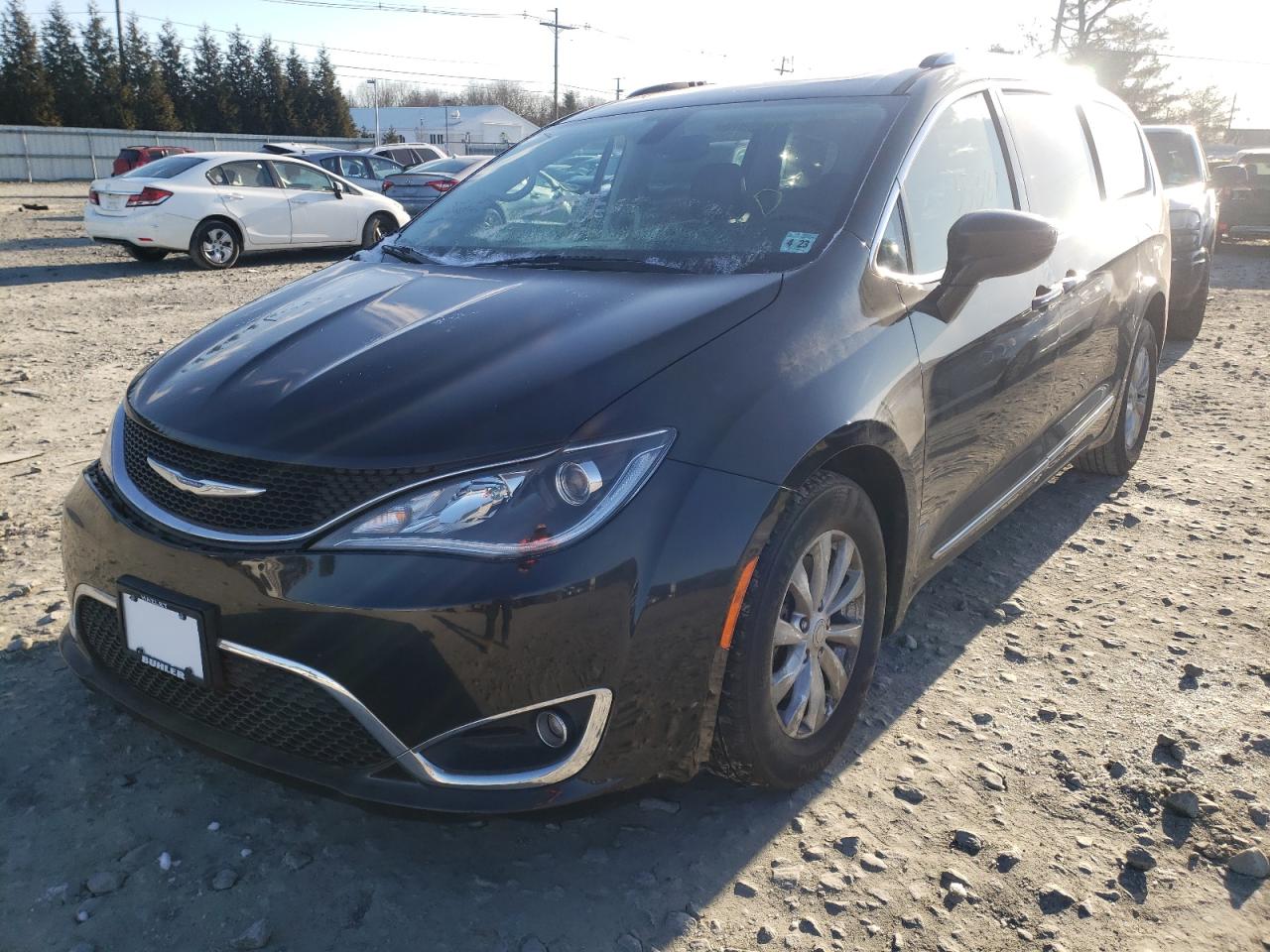Photo 2 from auction – 2018 CHRYSLER PACIFICA T with VIN 2C4RC1EG7JR261904