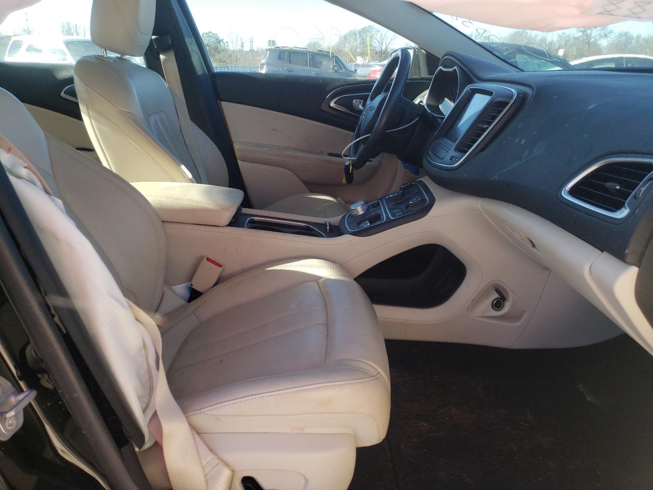 Photo 5 from auction – 2017 CHRYSLER 200 LIMITE with VIN 1C3CCCAB7HN502612