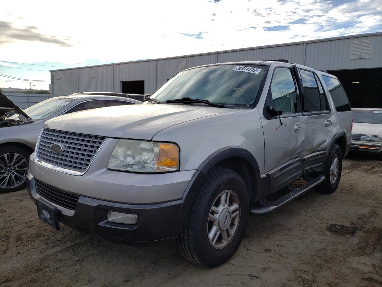 Photo 2 from auction – 2004 FORD EXPEDITION with VIN 1FMRU15W24LB90799