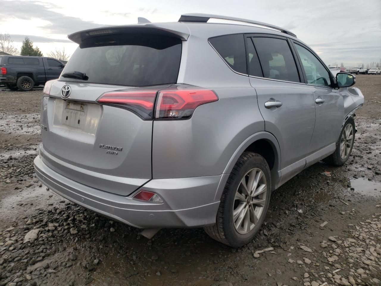 Photo 4 from auction – 2017 TOYOTA RAV4 LIMIT with VIN 2T3DFREV1HW692091