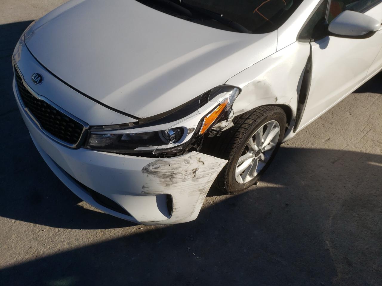 Photo 9 from auction – 2017 KIA FORTE LX with VIN 3KPFL4A71HE008051