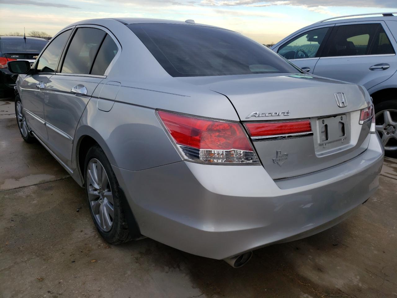Photo 3 from auction – 2012 HONDA ACCORD EXL with VIN 1HGCP3F88CA031746