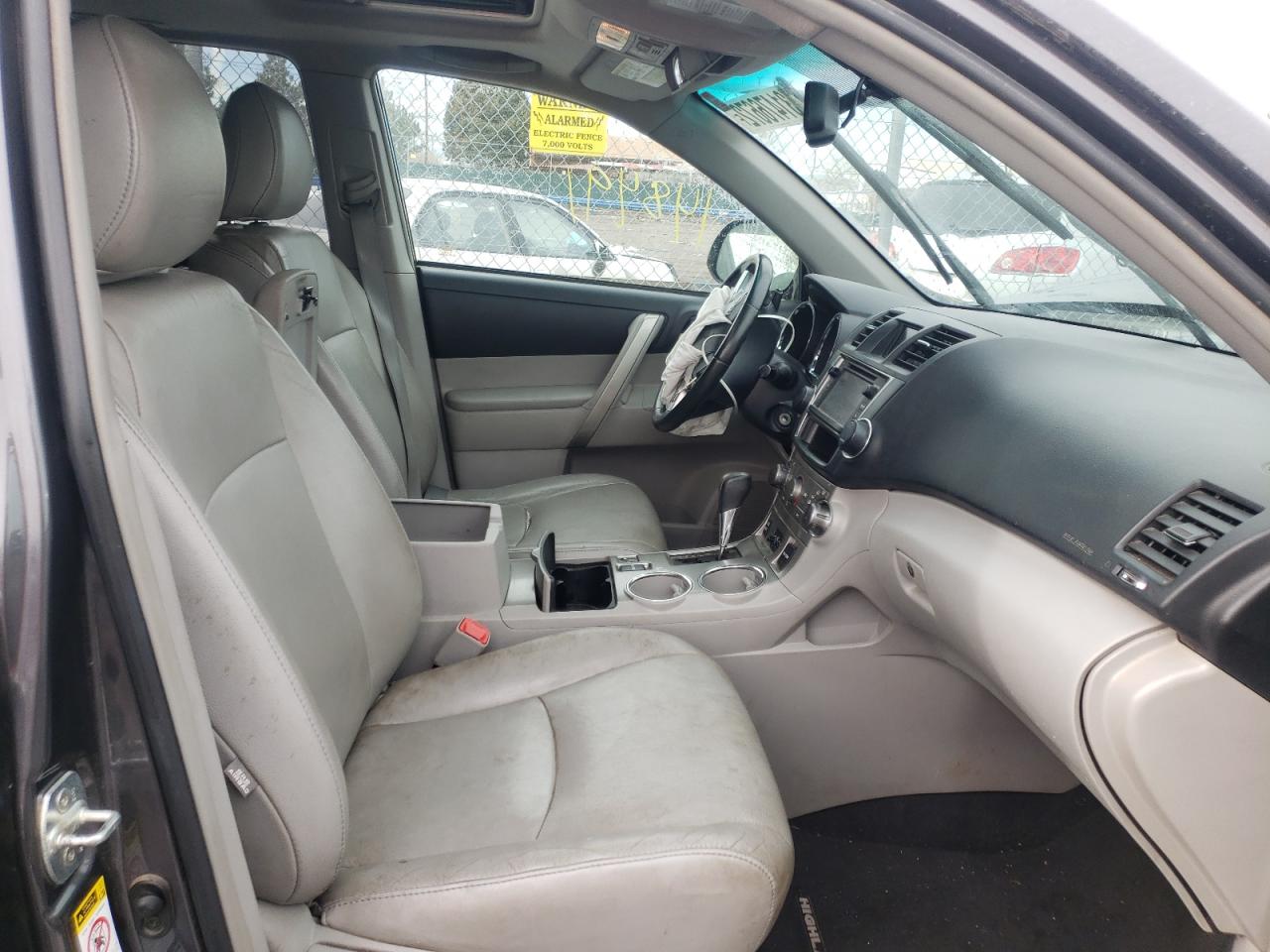 Photo 5 from auction – 2013 TOYOTA HIGHLANDER with VIN 5TDBK3EH7DS180471
