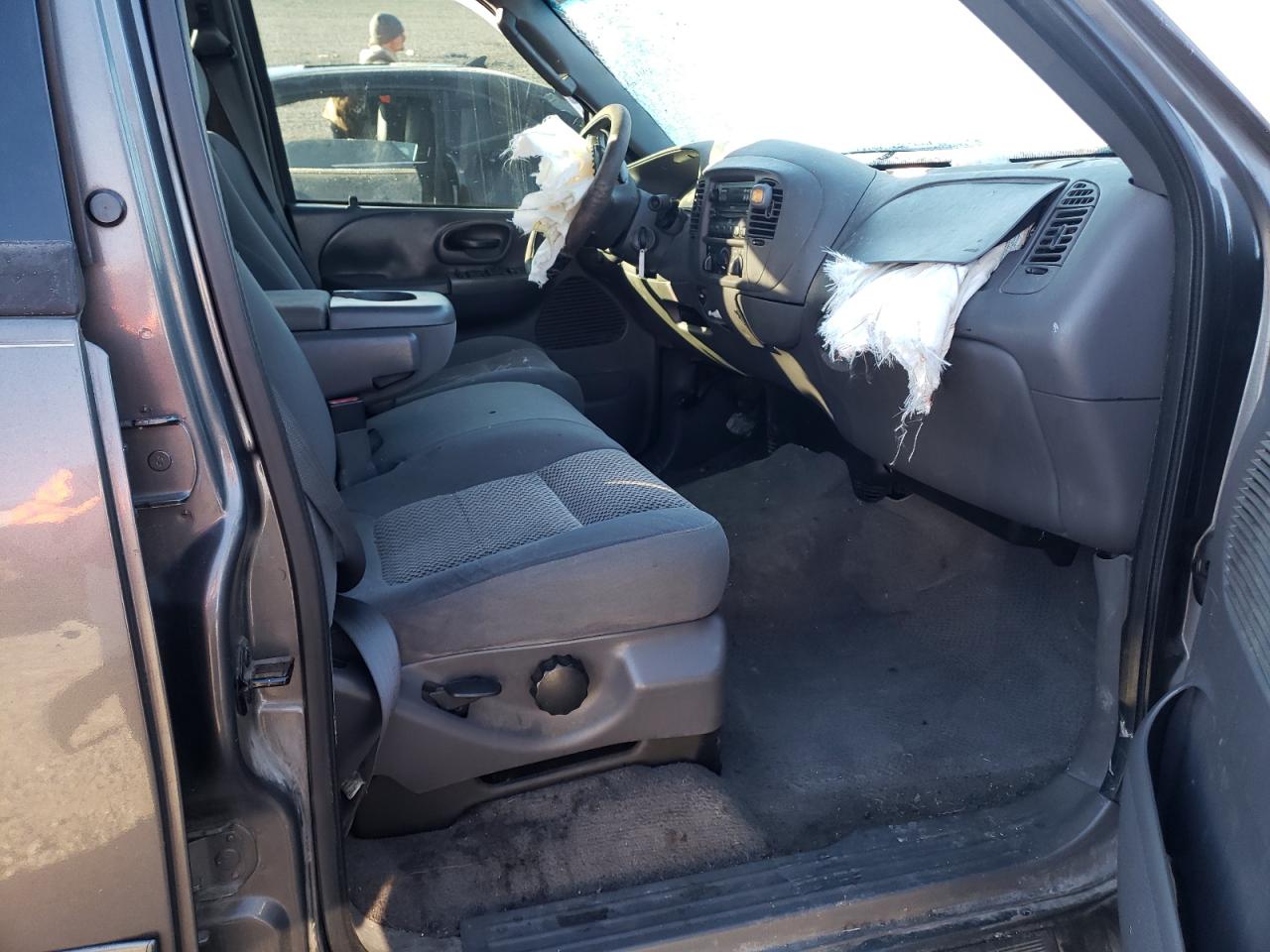 Photo 5 from auction – 2002 FORD F150 SUPER with VIN 1FTRW07642KE04801
