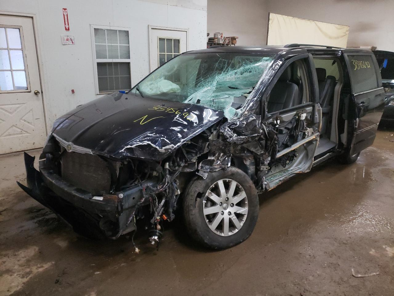Photo 2 from auction – 2010 CHRYSLER TOWN & COU with VIN 2A4RR5DX3AR150820