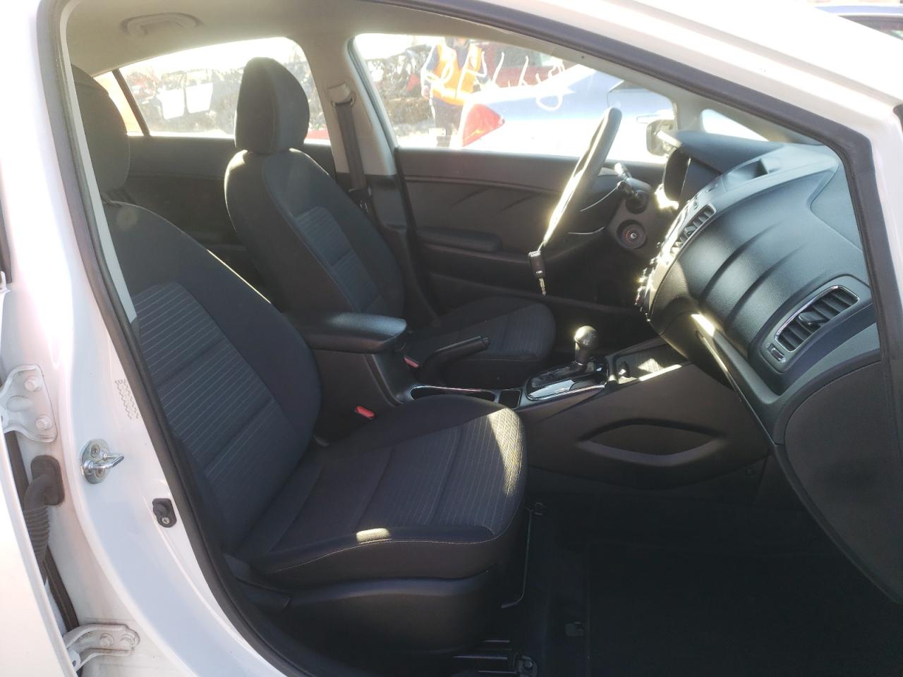 Photo 5 from auction – 2017 KIA FORTE LX with VIN 3KPFL4A71HE008051