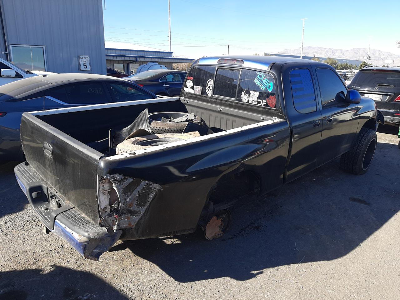 Photo 4 from auction – 2002 TOYOTA TUNDRA ACC with VIN 5TBRT381X2S319976