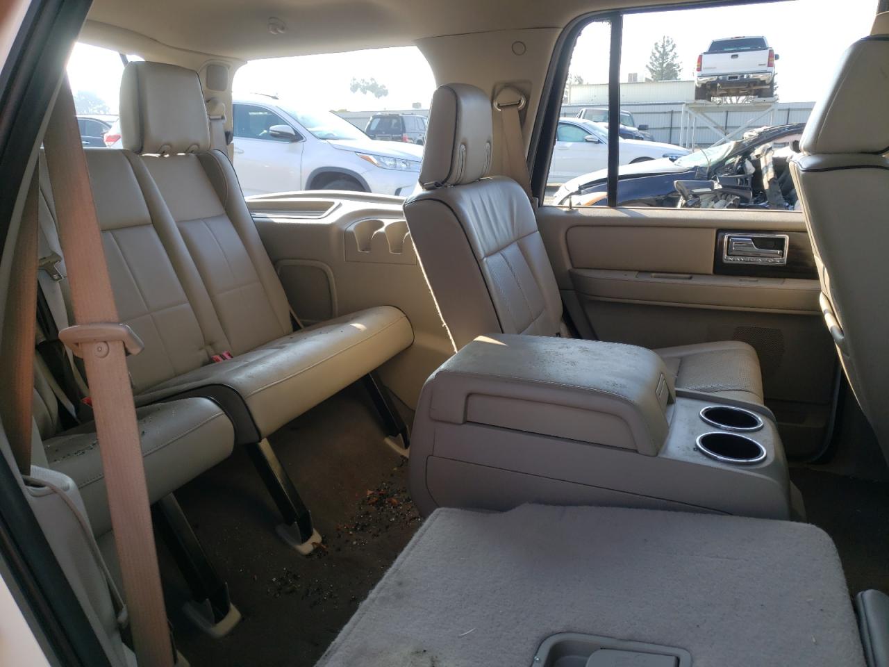 Photo 6 from auction – 2007 LINCOLN NAVIGATOR with VIN 5LMFU27537LJ18587