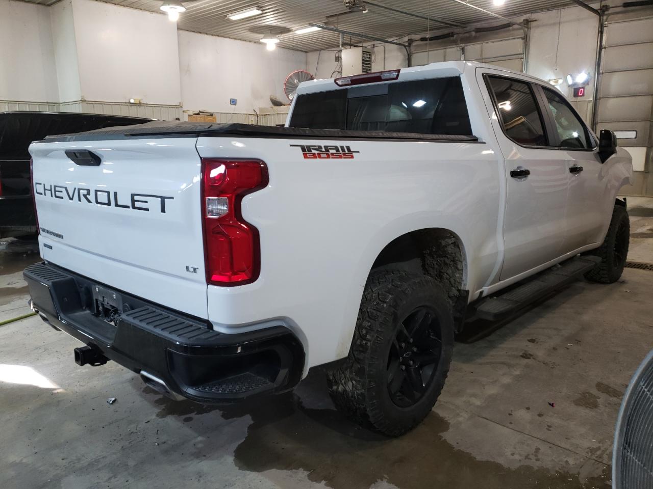 Photo 4 from auction – 2020 CHEVROLET SILVERADO with VIN 1GCPYFEL0LZ251243