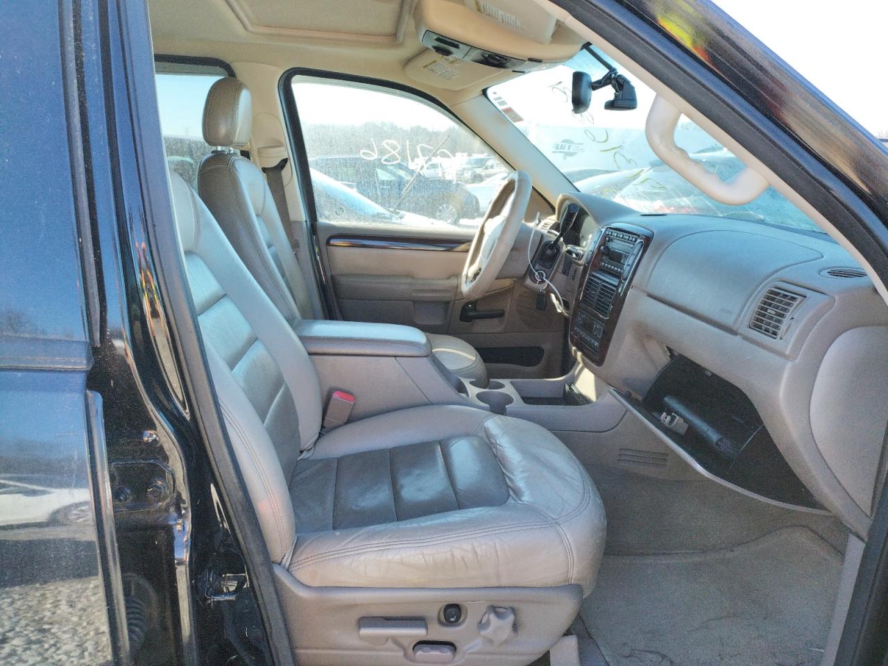 Photo 5 from auction – 2003 FORD EXPLORER with VIN 1FMZU65W93UB76615