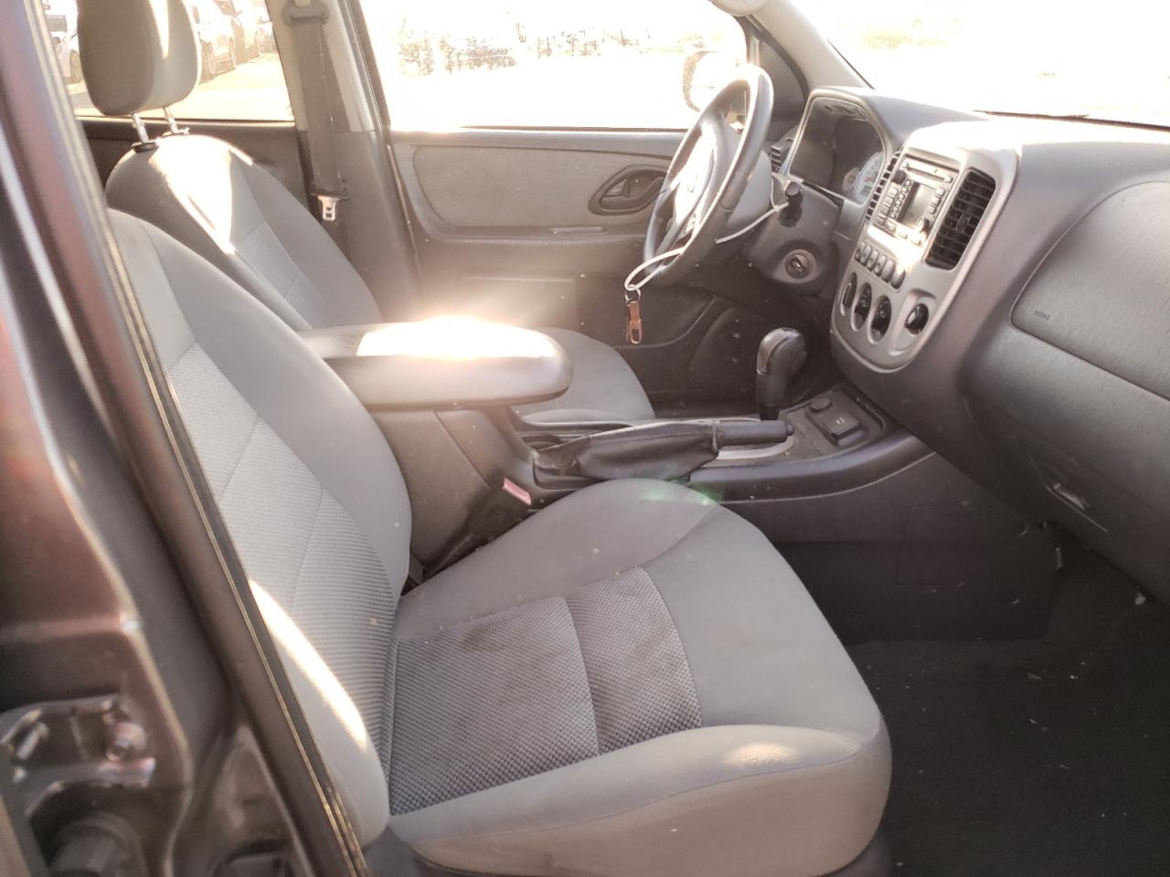 Photo 5 from auction – 2005 FORD ESCAPE HEV with VIN 1FMCU95HX5KE18299