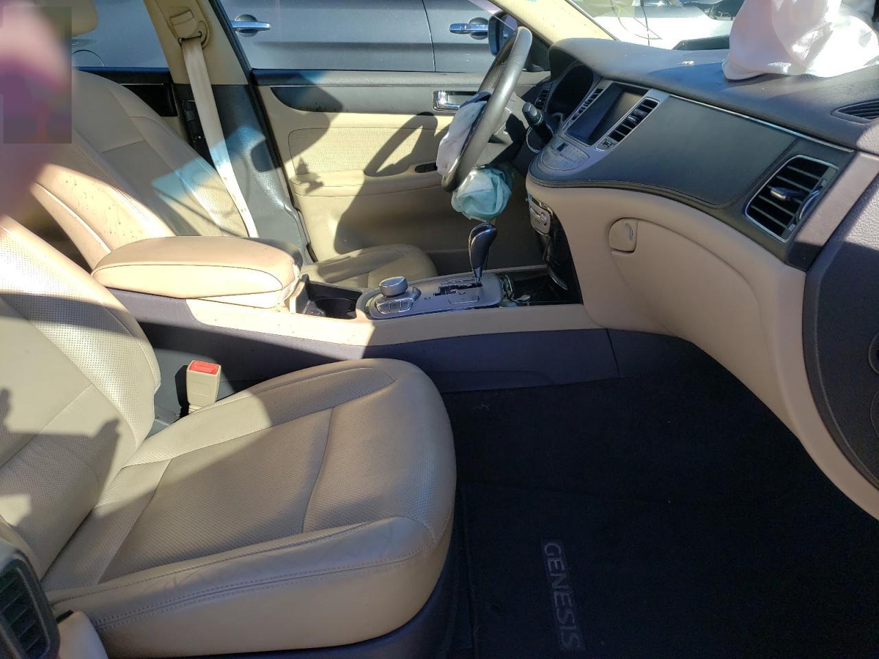 Photo 5 from auction – 2011 HYUNDAI GENESIS 3. with VIN KMHGC4DEXBU122388