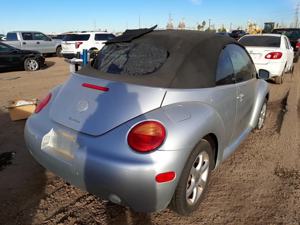 Photo 4 from auction – 2004 VOLKSWAGEN NEW BEETLE with VIN 3VWCD31Y04M340580