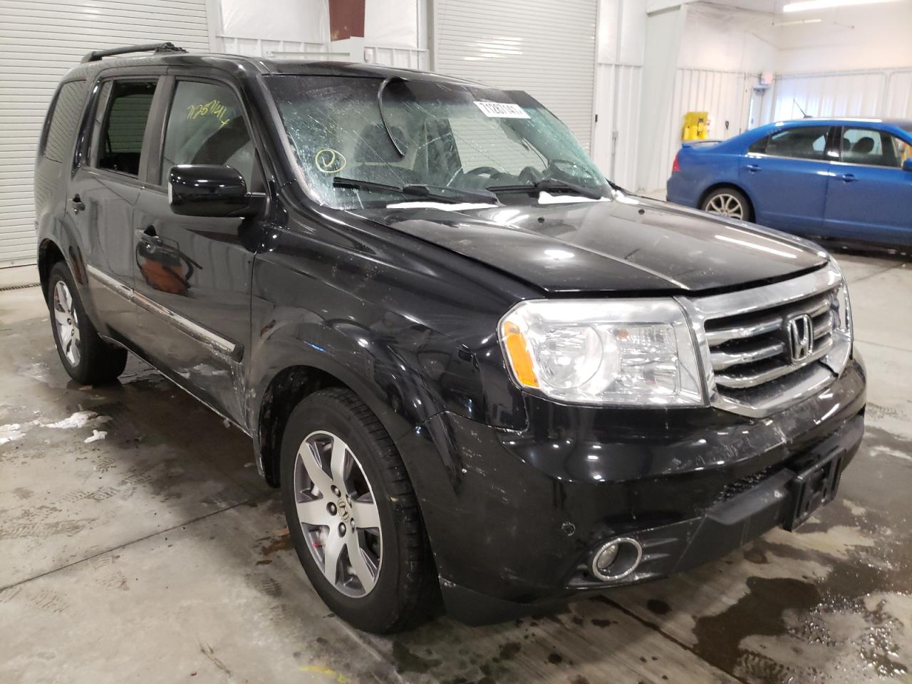 HONDA PILOT TOUR 2015 with VIN 5FNYF4H95FB062743 - Photo from auction
