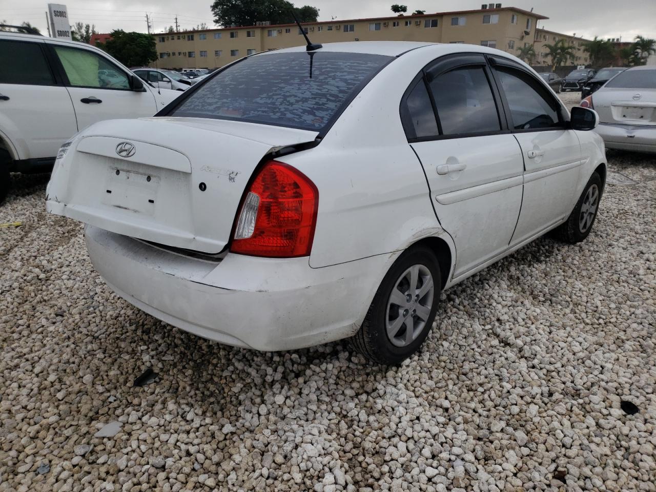 Photo 4 from auction – 2011 HYUNDAI ACCENT GLS with VIN KMHCN4AC1BU604176