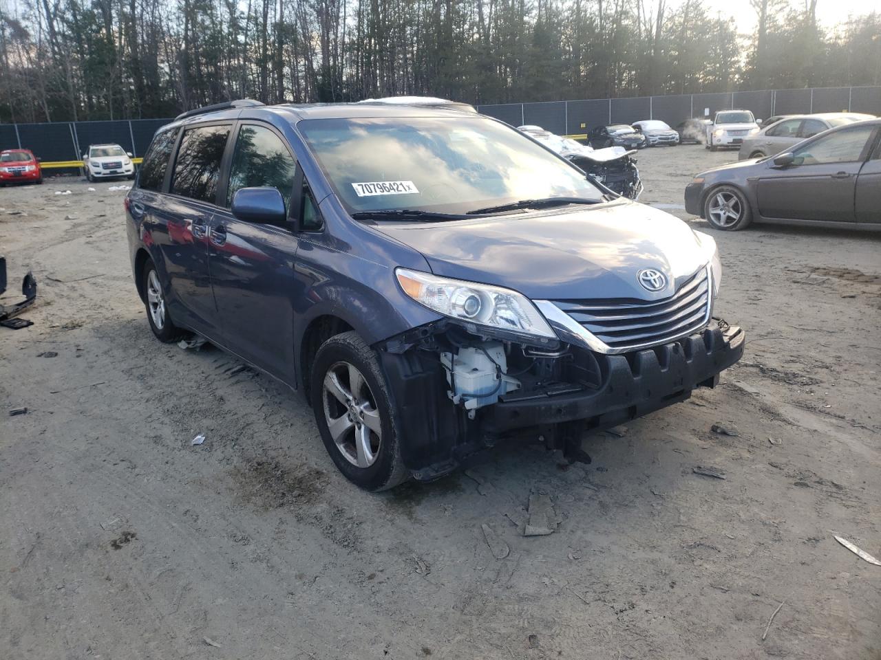 TOYOTA SIENNA LE 2017 with VIN 5TDKZ3DC3HS767614 - Photo from auction