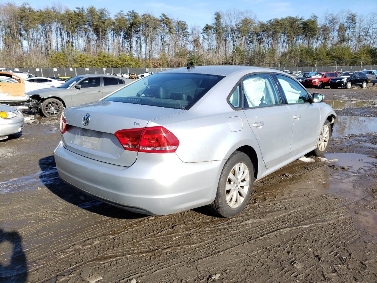 Photo 4 from auction – 2015 VOLKSWAGEN PASSAT S with VIN 1VWAT7A32FC035303