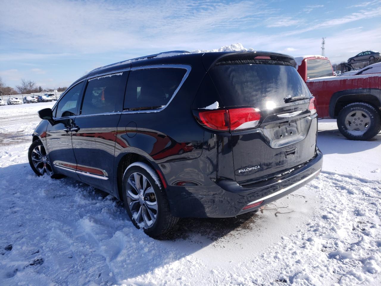 Photo 3 from auction – 2018 CHRYSLER PACIFICA L with VIN 2C4RC1GG6JR169275