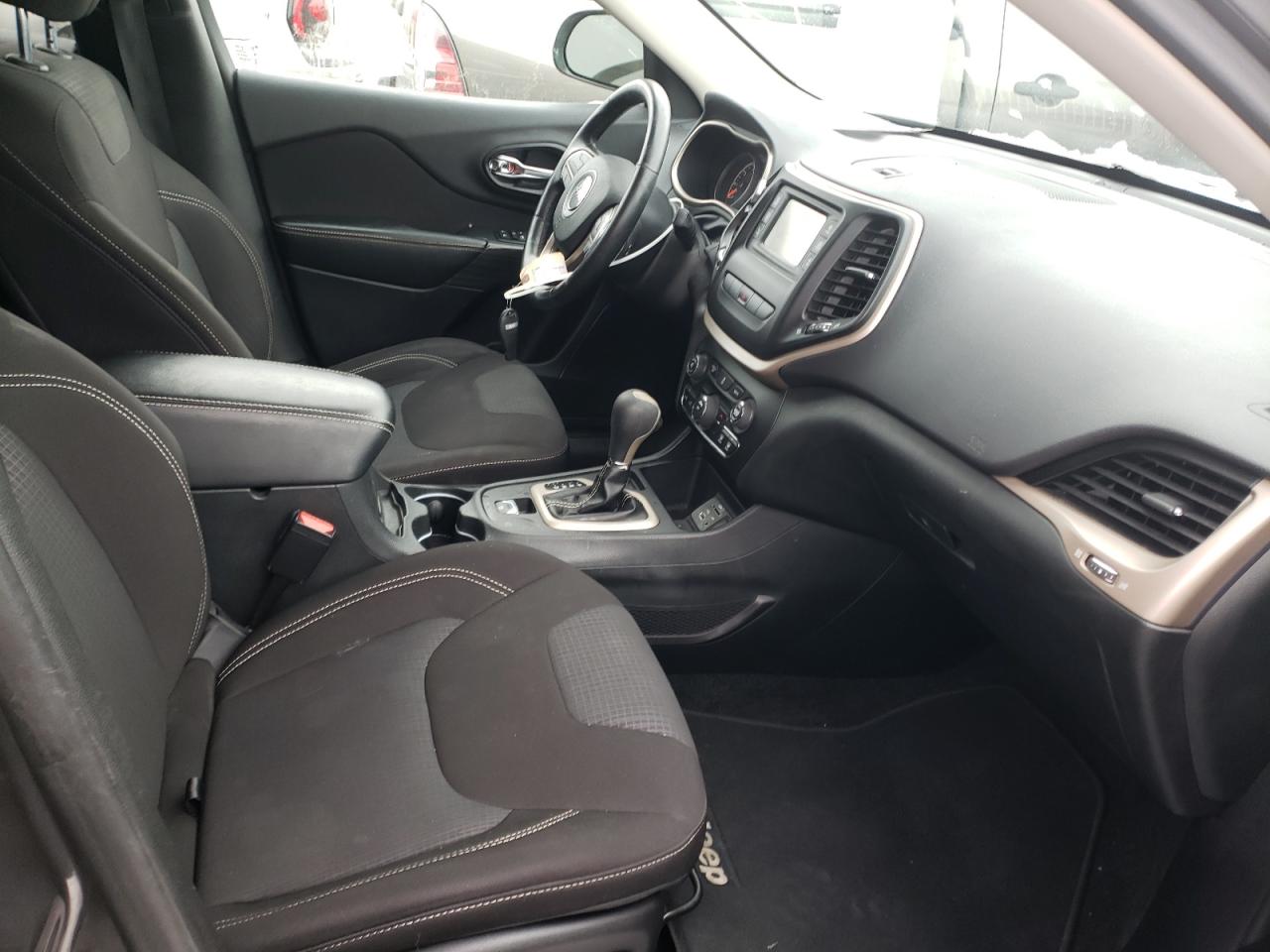 Photo 5 from auction – 2015 JEEP CHEROKEE L with VIN 1C4PJLCB5FW636803