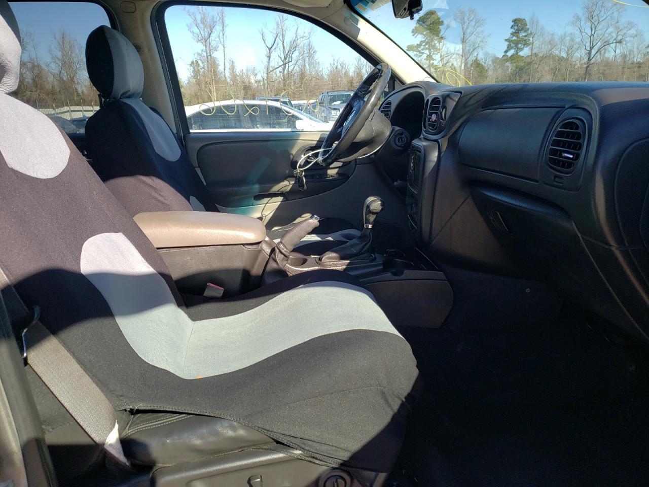Photo 5 from auction – 2005 CHEVROLET TRAILBLAZE with VIN 1GNES16S856183433