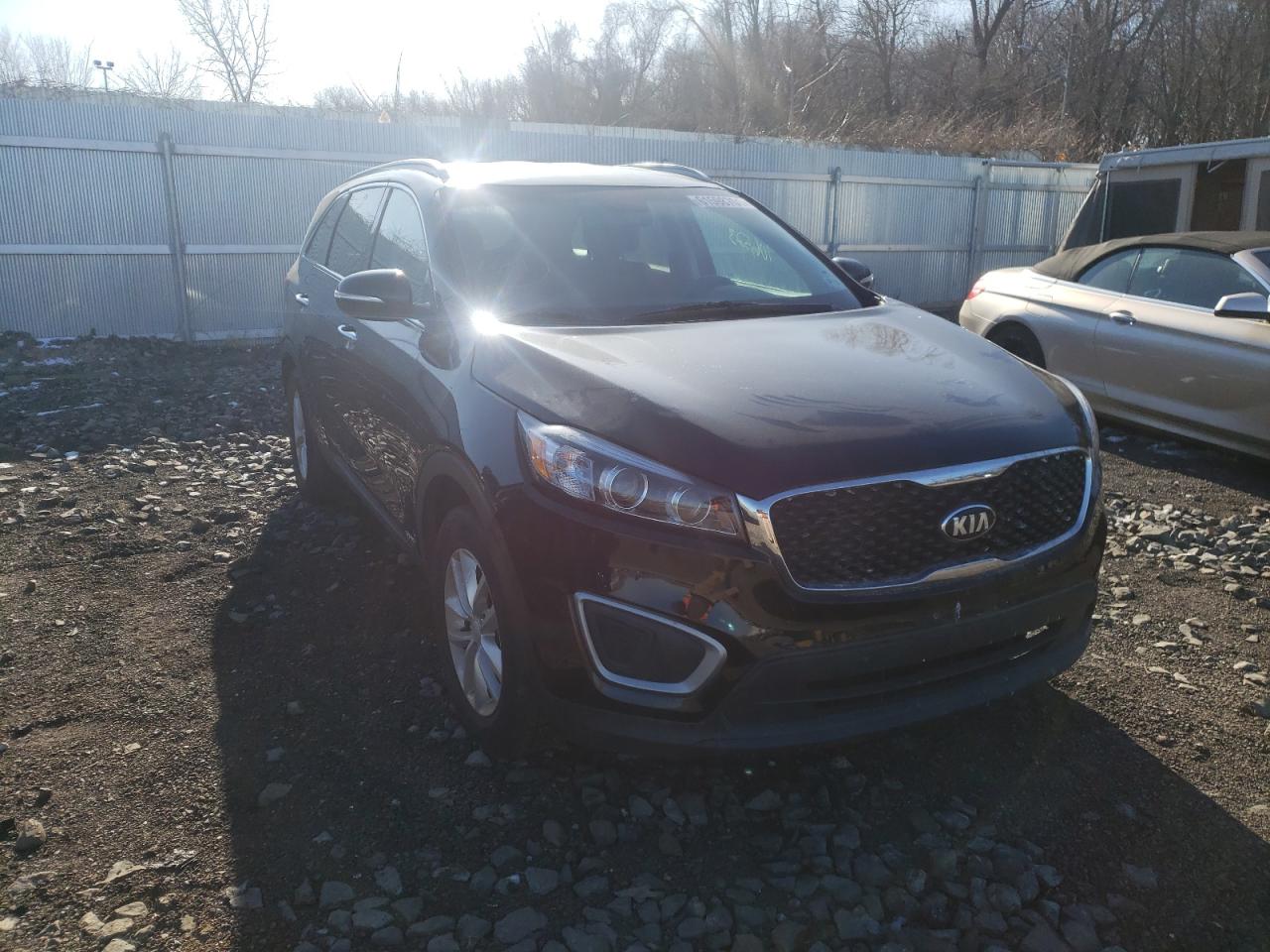 KIA SORENTO LX 2017 with VIN 5XYPGDA35HG211694 - Photo from auction