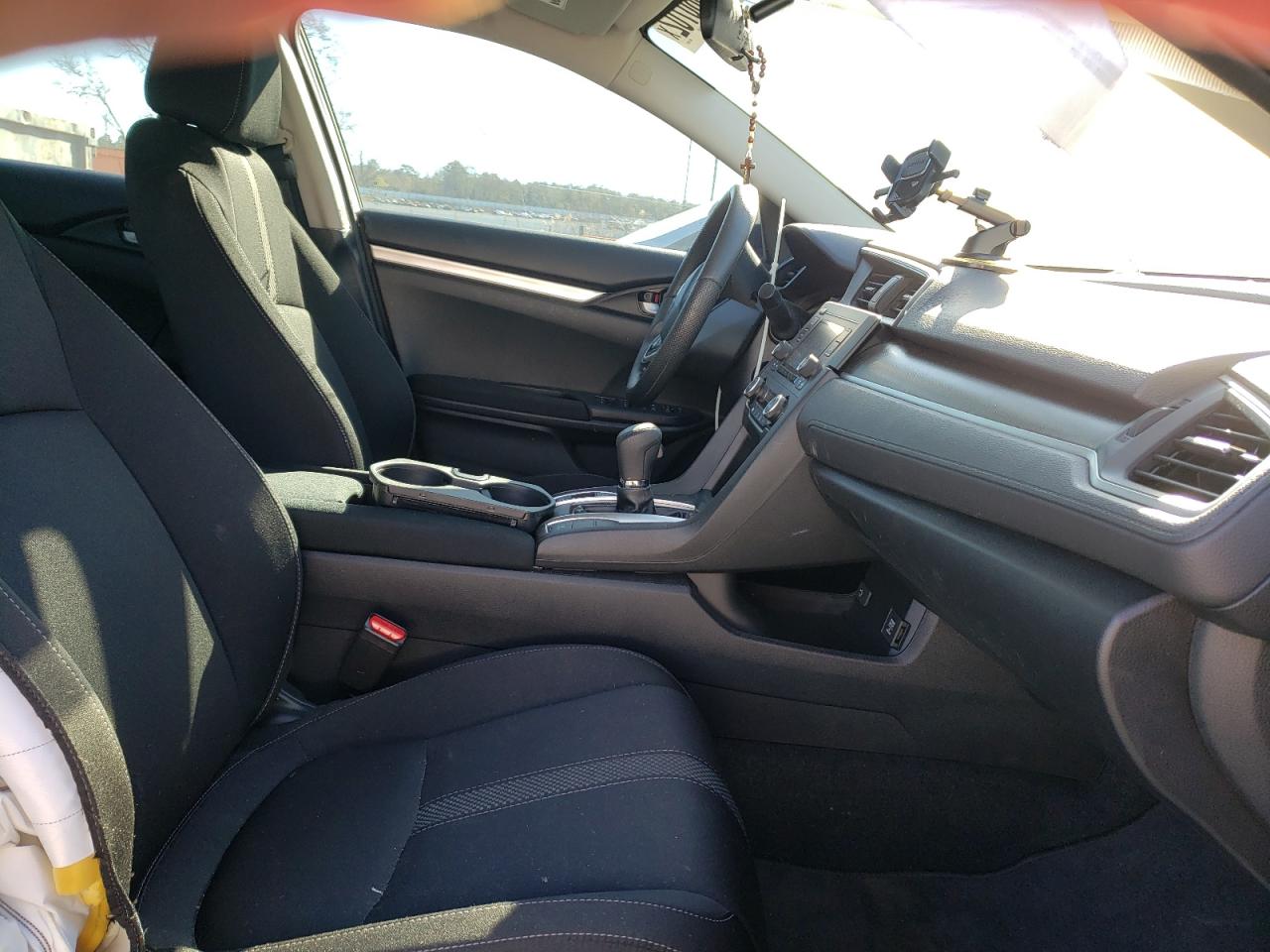 Photo 5 from auction – 2019 HONDA CIVIC LX with VIN 19XFC2F64KE026412