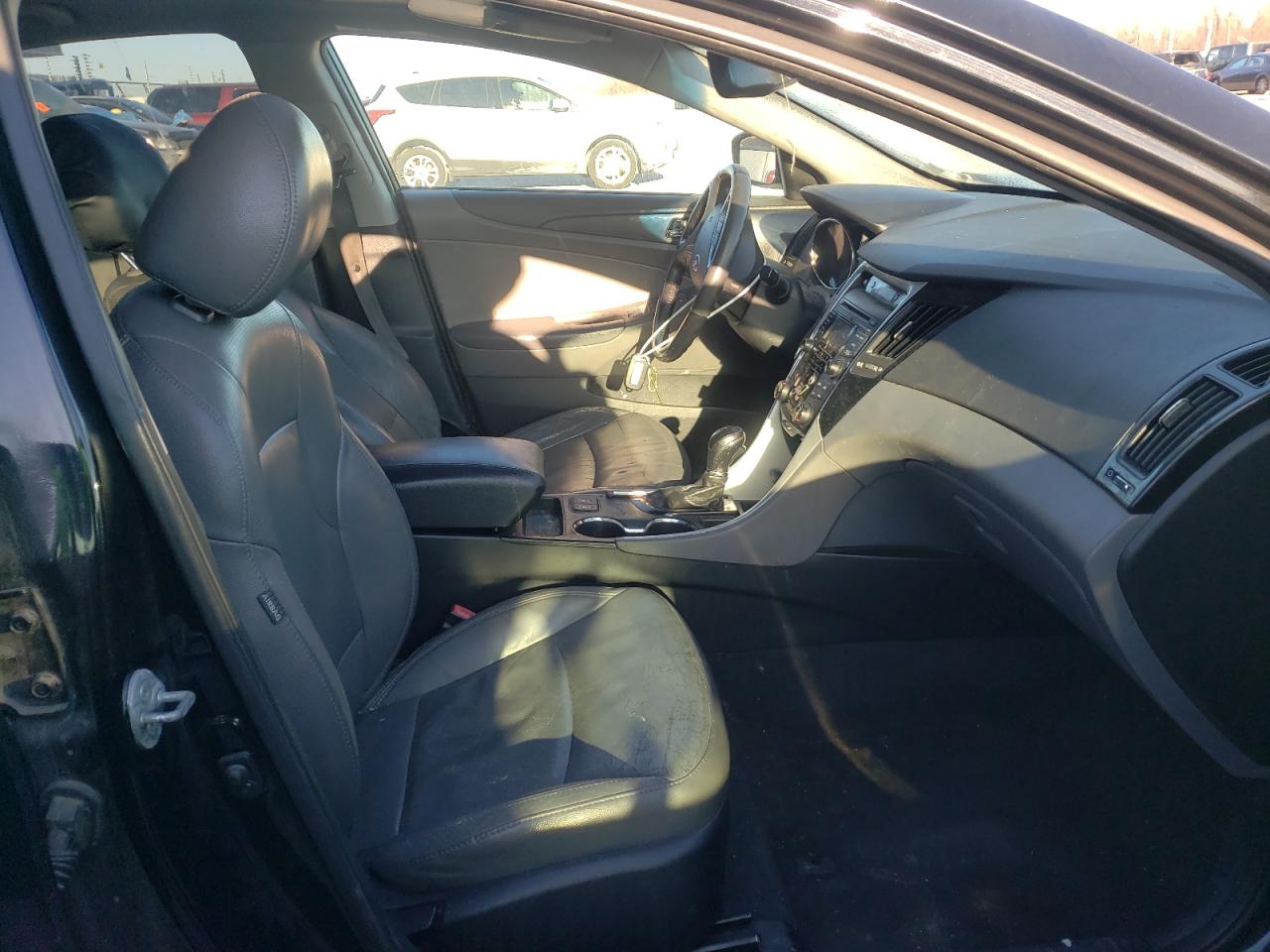 Photo 5 from auction – 2013 HYUNDAI SONATA SE with VIN 5NPEC4AC9DH625552