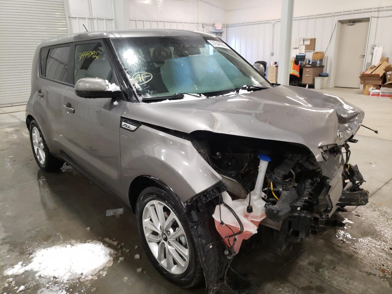 KIA SOUL + 2017 con VIN KNDJP3A57H7424094 - Foto de la subasta