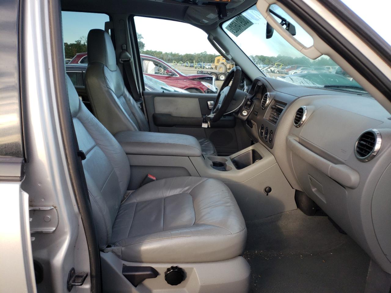 Photo 5 from auction – 2004 FORD EXPEDITION with VIN 1FMRU15W24LB90799