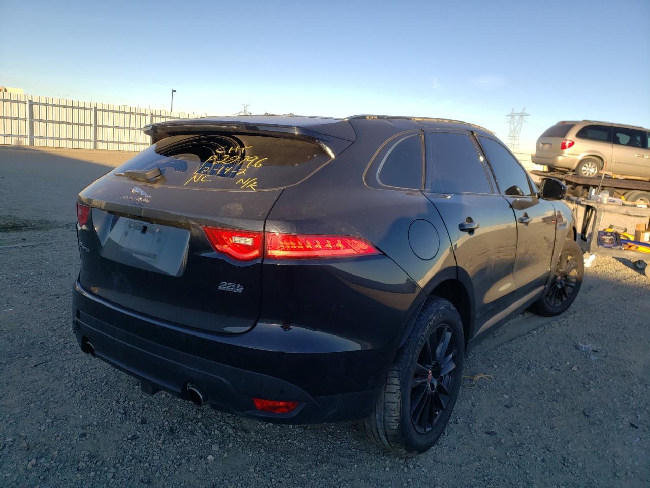 Photo 4 from auction – 2017 JAGUAR F-PACE PRE with VIN SADCK2BV2HA494920