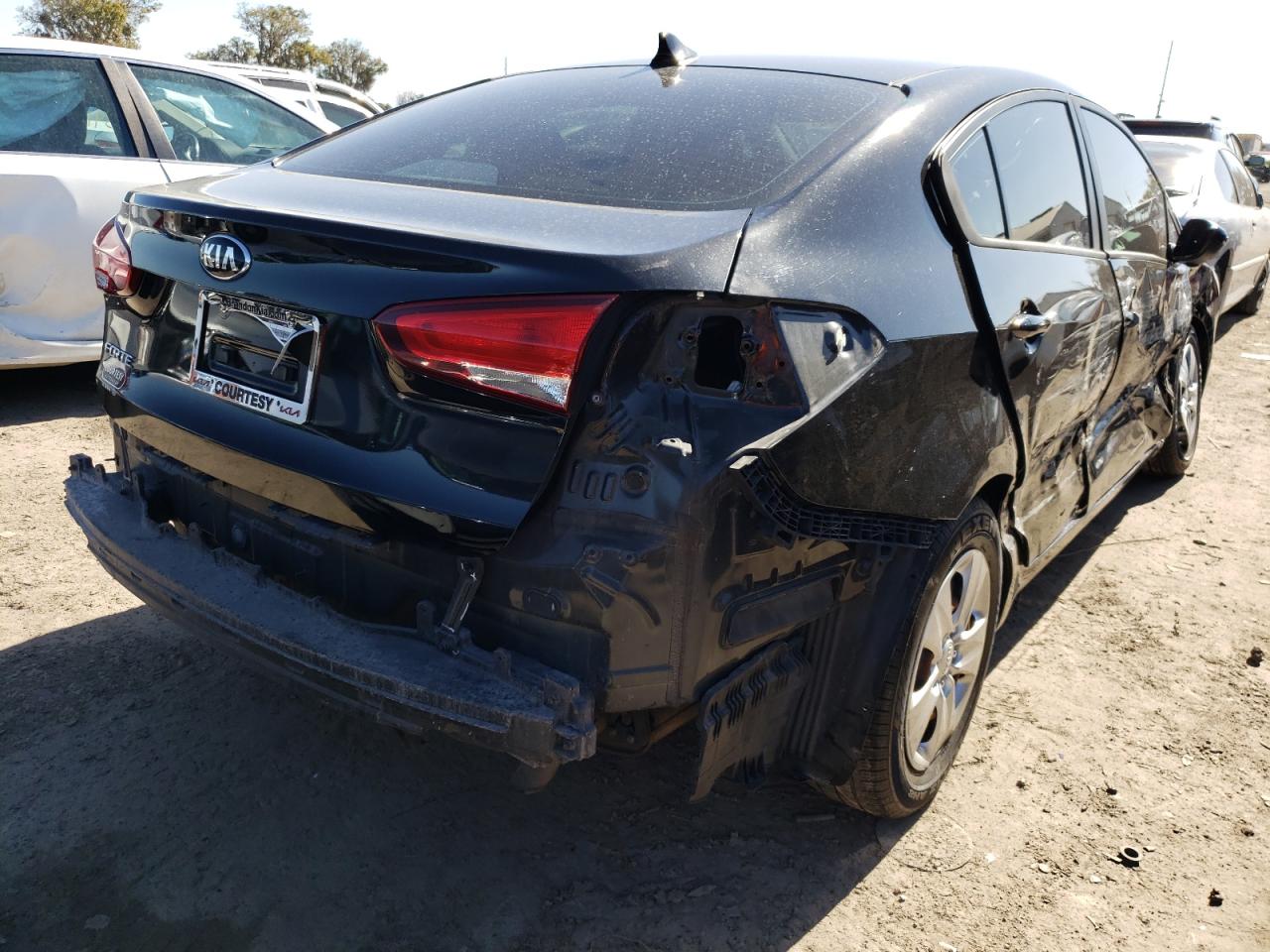 Photo 4 from auction – 2017 KIA FORTE LX with VIN 3KPFK4A74HE059241