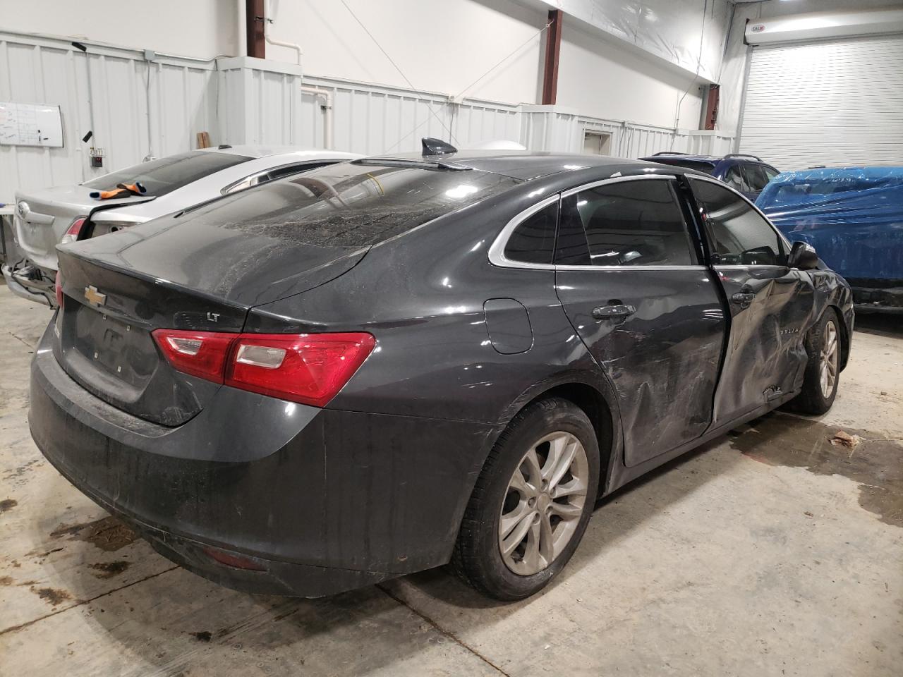 Photo 4 from auction – 2017 CHEVROLET MALIBU LT with VIN 1G1ZE5ST1HF182872