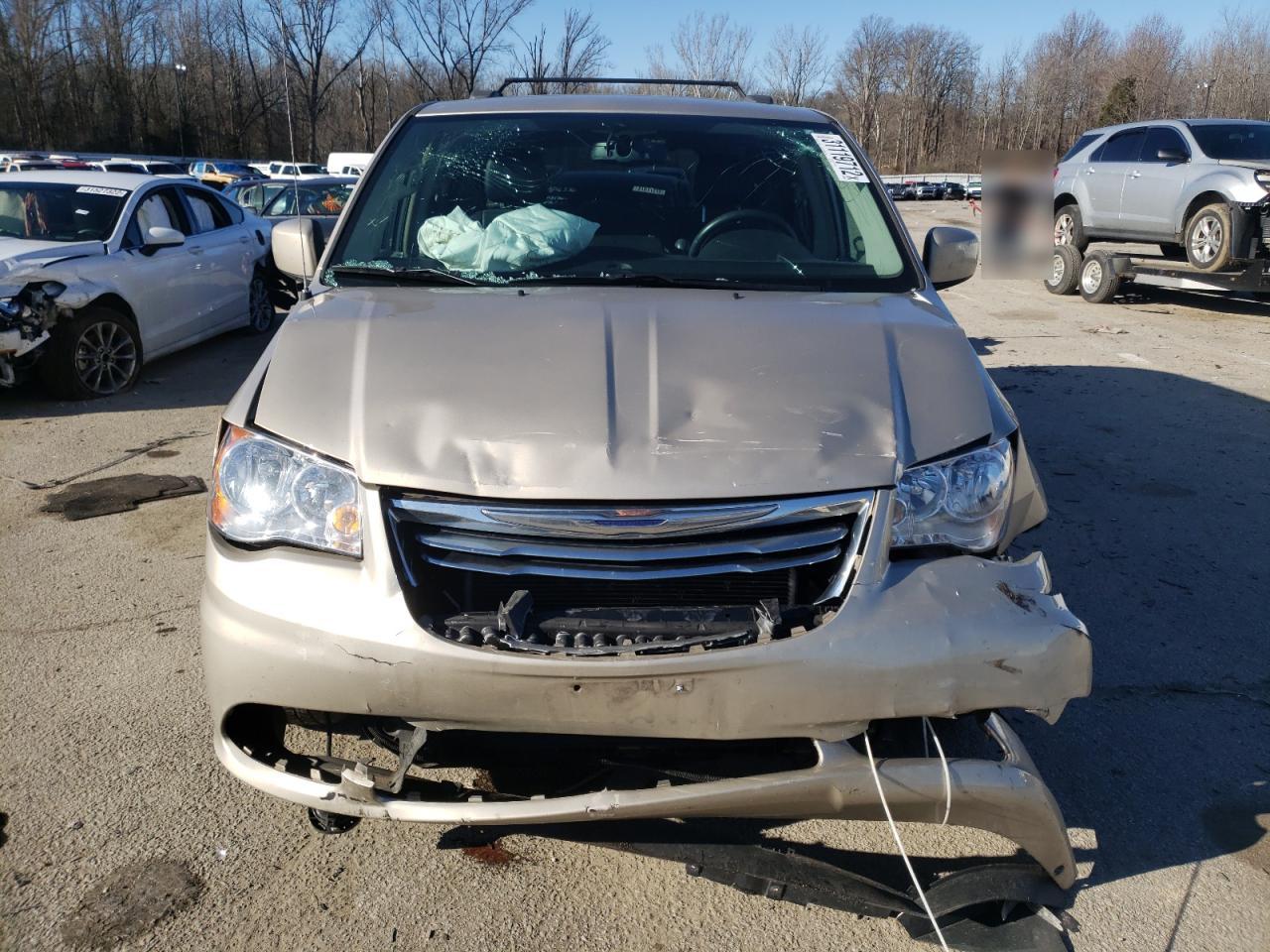 Photo 9 from auction – 2016 CHRYSLER TOWN & COU with VIN 2C4RC1BG3GR112239