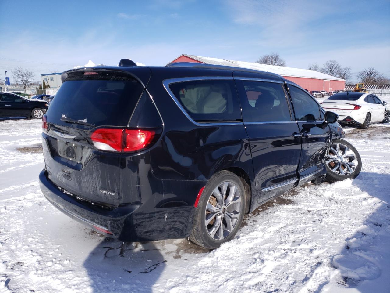 Photo 4 from auction – 2018 CHRYSLER PACIFICA L with VIN 2C4RC1GG6JR169275