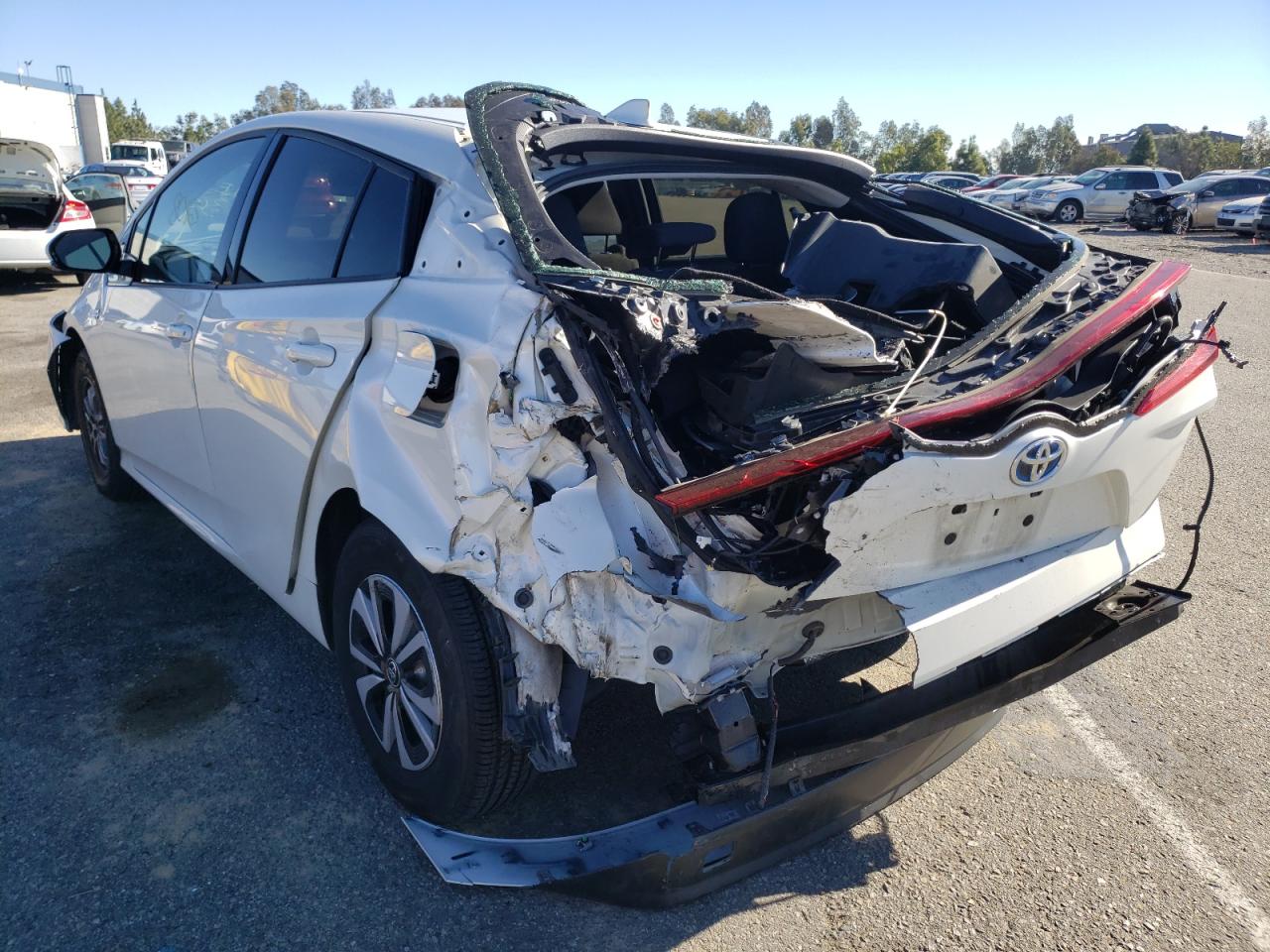 Photo 3 from auction – 2018 TOYOTA PRIUS PRIM with VIN JTDKARFP0J3099532