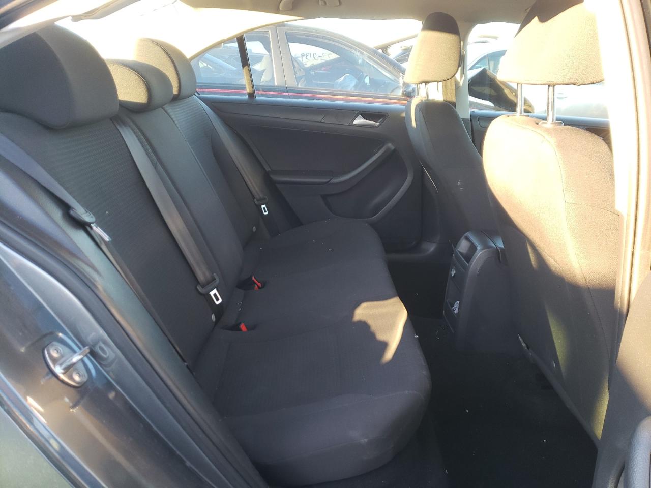 Photo 6 from auction – 2015 VOLKSWAGEN JETTA BASE with VIN 3VW2K7AJ0FM292688
