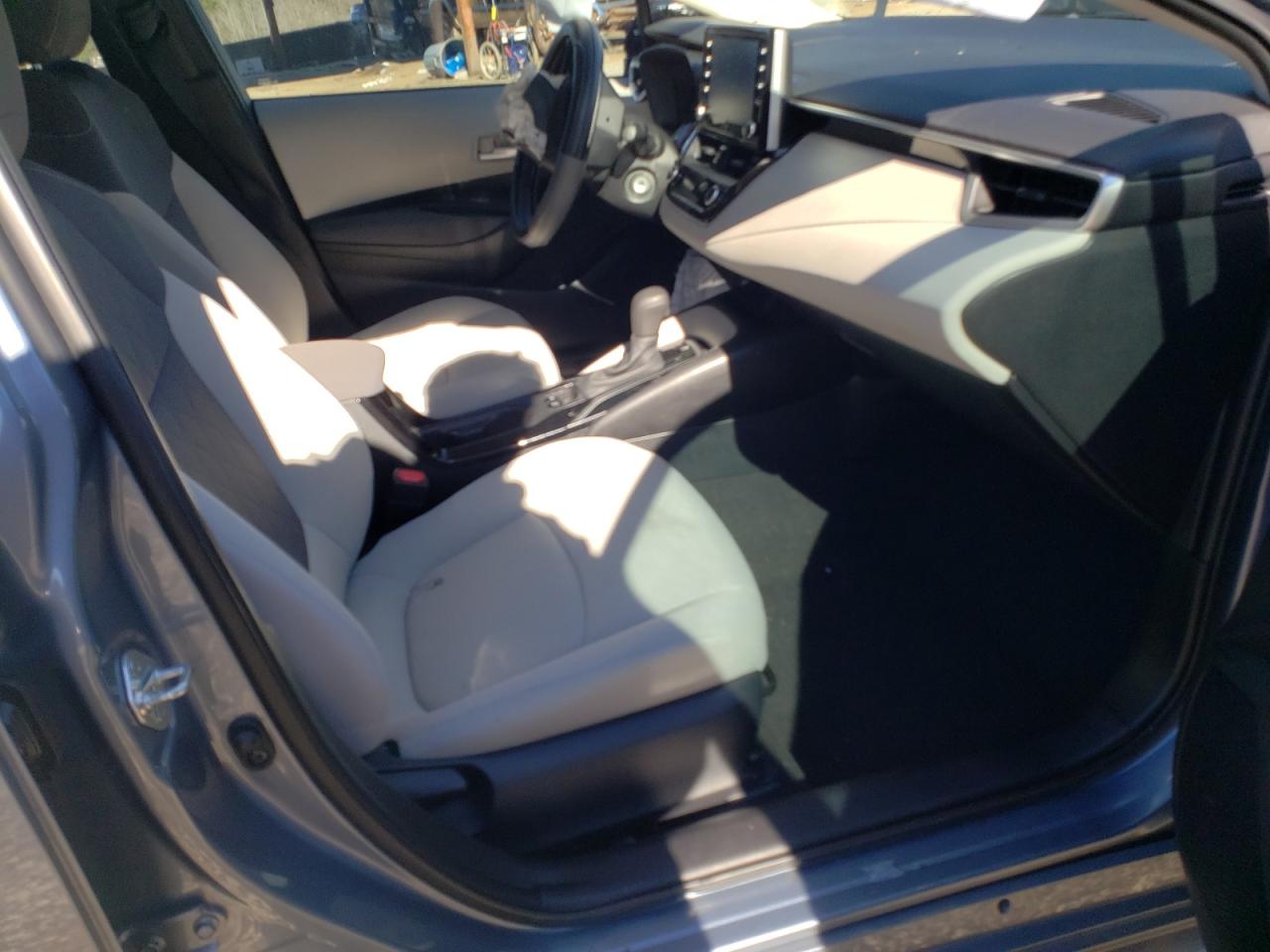 Photo 5 from auction – 2020 TOYOTA COROLLA LE with VIN 5YFEPRAE8LP103998