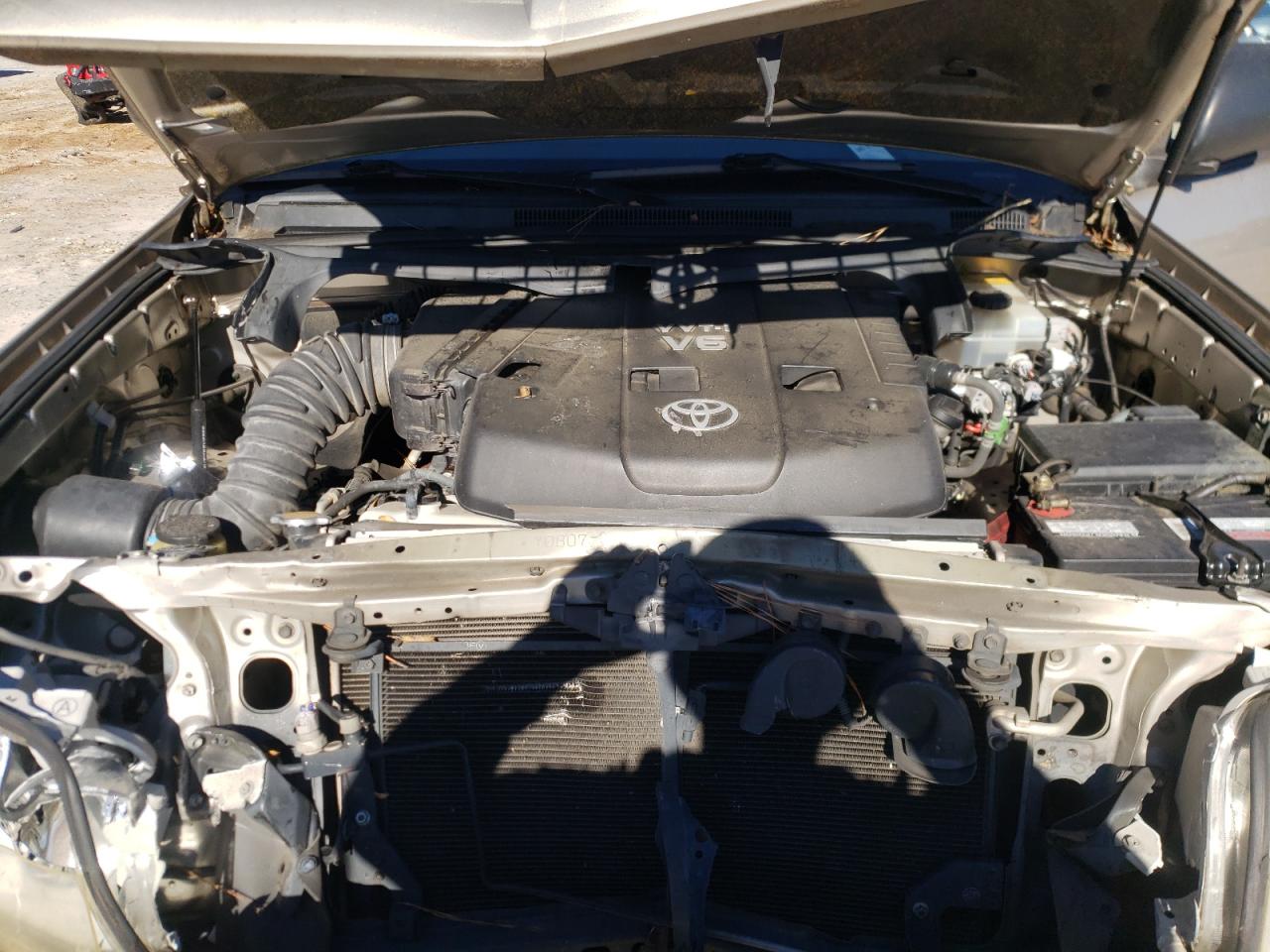 Photo 7 from auction – 2004 TOYOTA 4RUNNER SR with VIN JTEZU14R340033568