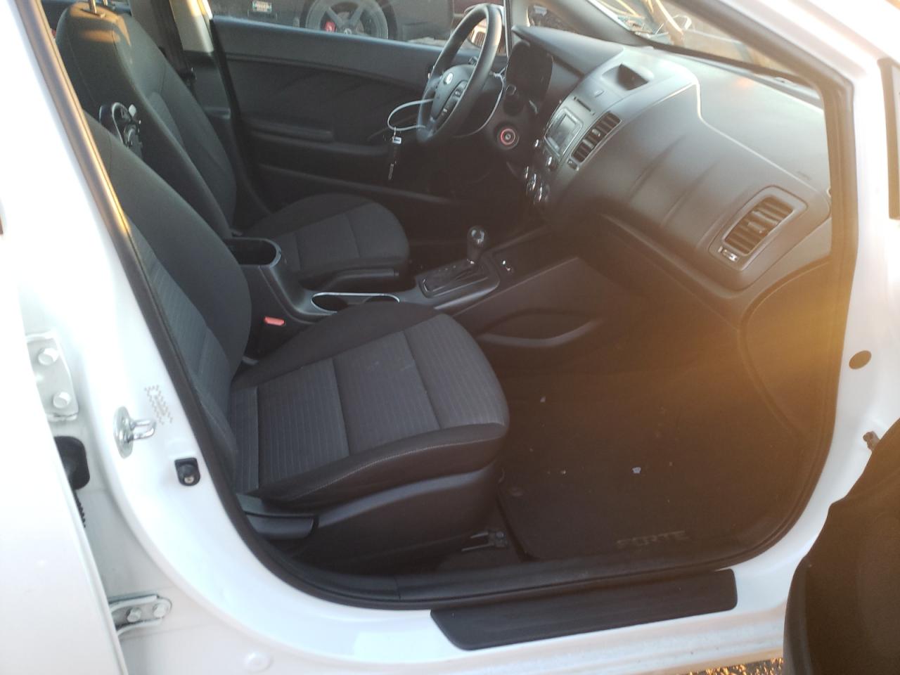 Photo 5 from auction – 2016 KIA FORTE LX with VIN KNAFX4A62G5445995